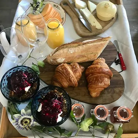 Casa de Férias The Old Stables Saint-Jean-dʼAngély