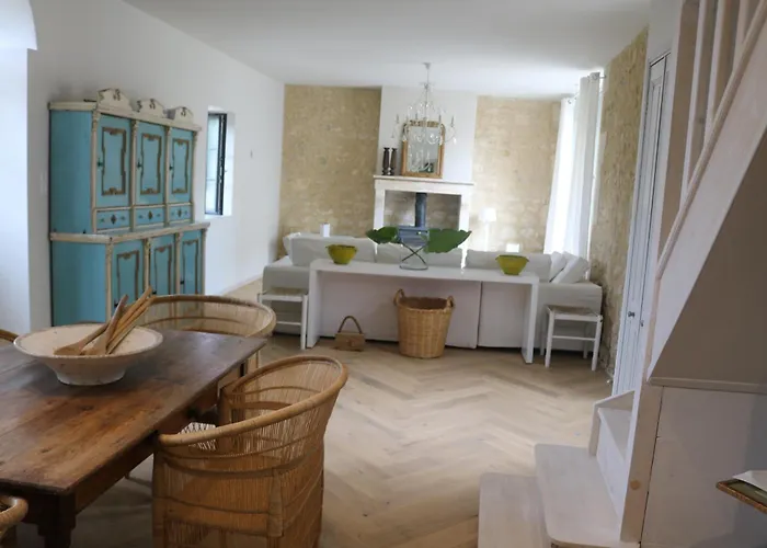 The Old Stables Semesterbostad Saint-Jean-dʼAngély