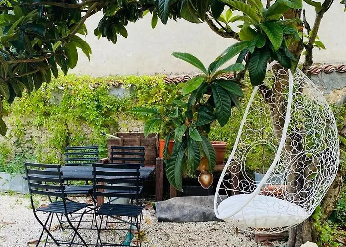 The Old Stables Semesterbostad Saint-Jean-dʼAngély