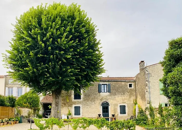 Semesterbostad The Old Stables Saint-Jean-dʼAngély